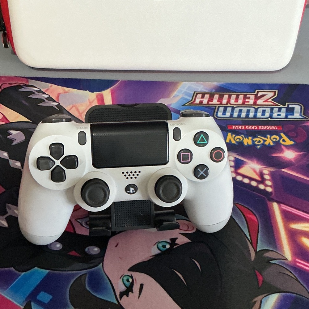 Sony DualShock 4 Controller in White